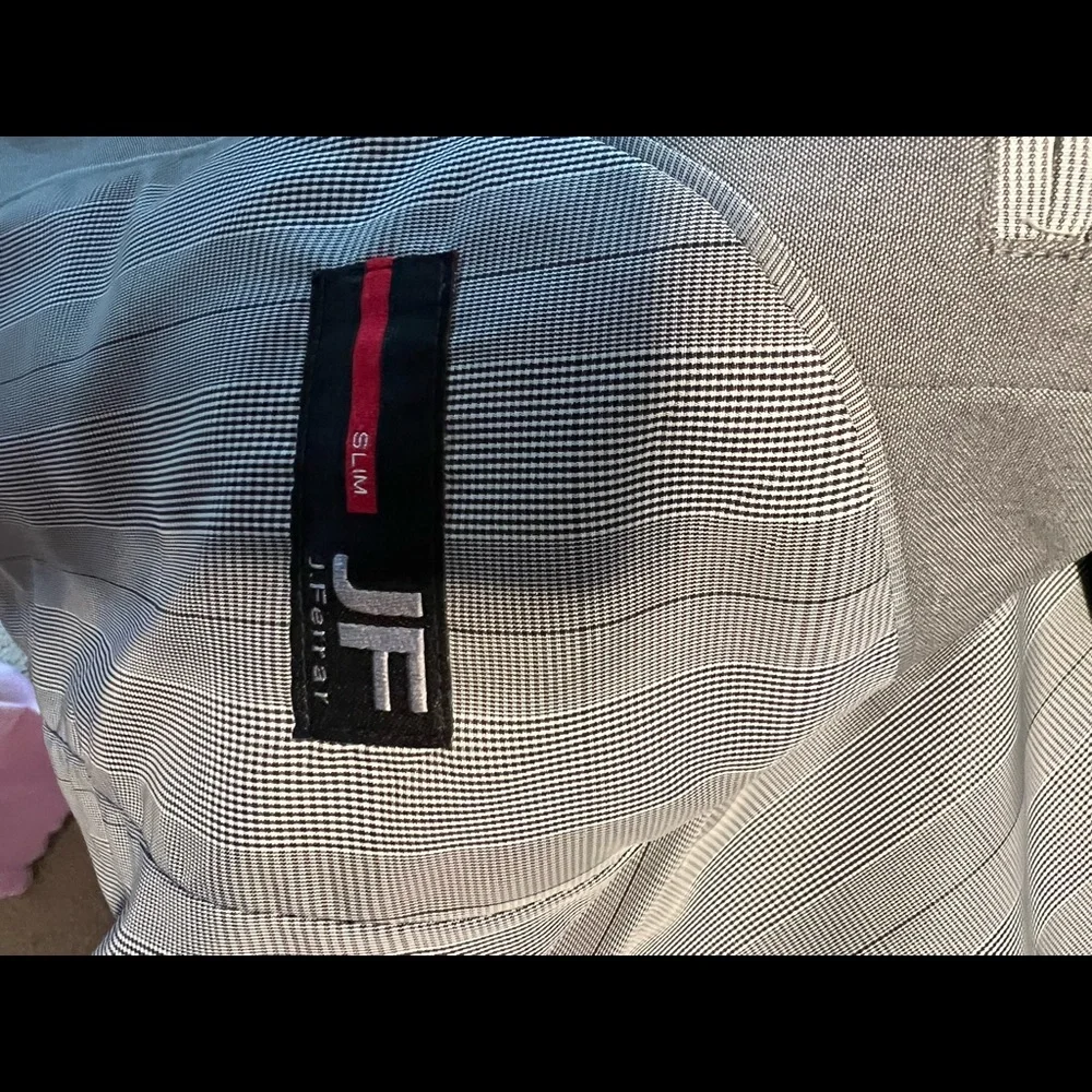 Grey brand new suit coat. 40R PERFECT CONDITION - Picture 6 of 6